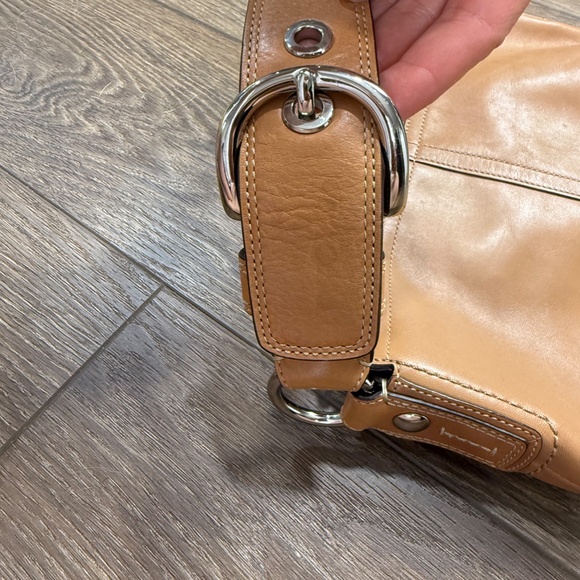 Vintage Coach Soho Tan Leather Hobo Shoulder Bag Zip Closure Pockets Designer - Picture 11 of 16